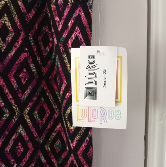 Lularoe Cassie Pencil Skirt Size 2XL Floral Diamond Print - Picture 5 of 8